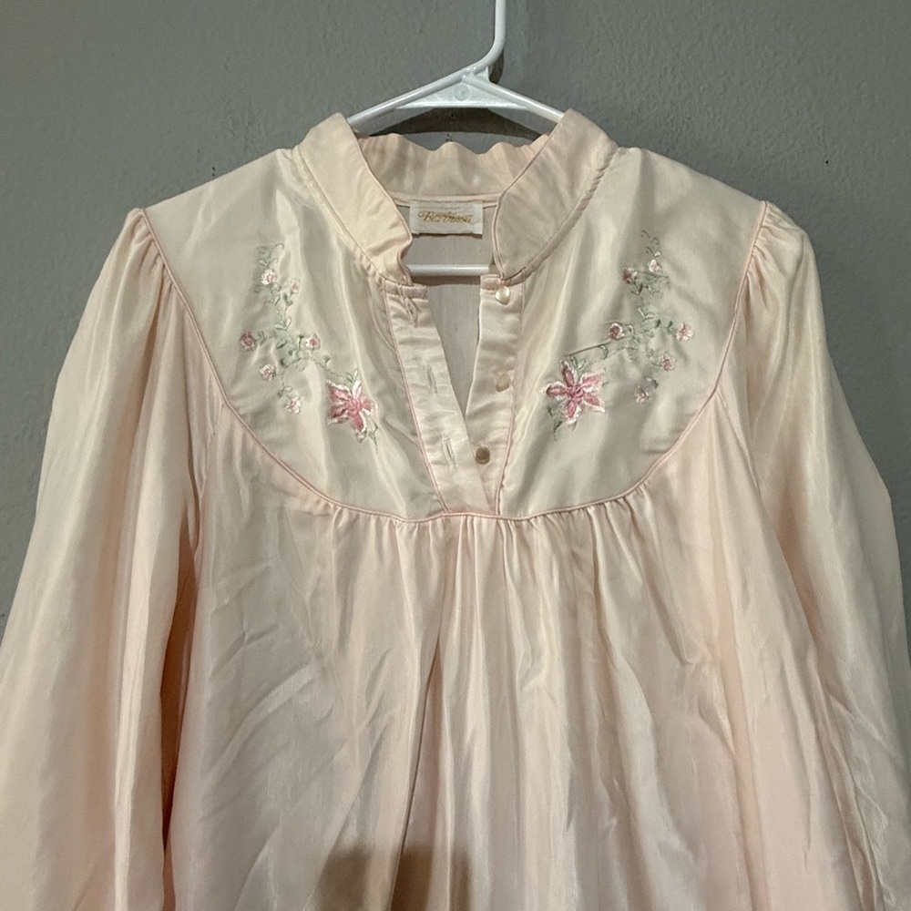 Vintage Barbizon Chic pink grandma nightgown Chemise with Floral Embroidery - Picture 3 of 8